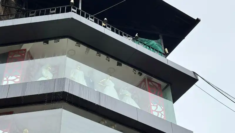 Giyim Mağazasında Korkutan Yangın: Müşteriler Panik İle Tahliye Edildi!