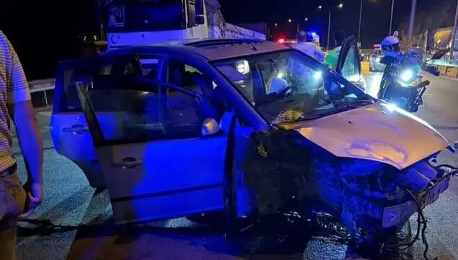 Otomobil Bariyere Çarptı: Feci Kazada Bir Ölü, Üç Yaralı