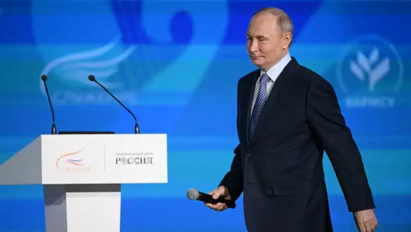 Rusya'nın Yeni "Yabancı Ajan" Yasası: Putin'in İmzasıyla Gelen Değişiklikler