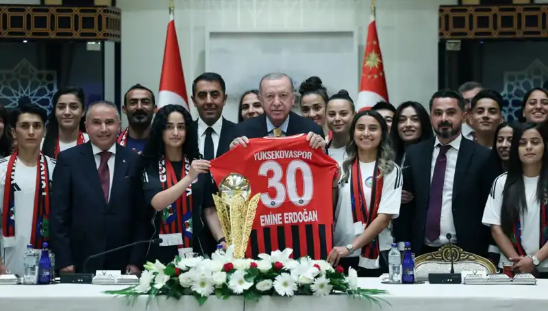 Cumhurbaşkanı Erdoğan, Yüksekovaspor Kadın Futbol Takımı’nı Ağırladı