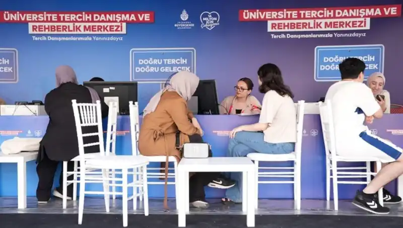 İstanbul’da 24 Noktada İBB Tercih Danışma ve Rehberlik Merkezi Açıldı