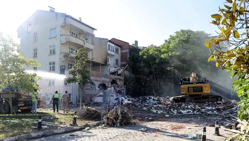 Sındırgı'da Artçı Sarsıntılar Devam Ediyor: 4.0 ile 3.9 Şiddetinde Depremler