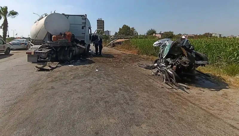 Adana'da Otomobil ve Kamyona Tanker Çarpması: Feci Kaza Anları