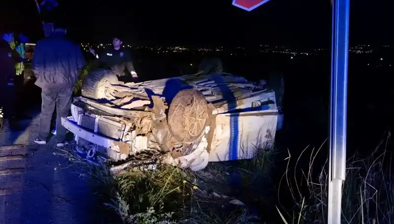 Şarampole Devrilen Araçta İki Hayat Kayıp, Üç Yaralı!