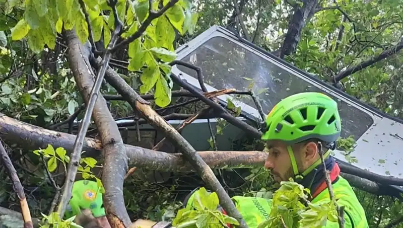 İtalya'da Teleferik Felaketi: Halat Koptu, Dört Can Gitti
