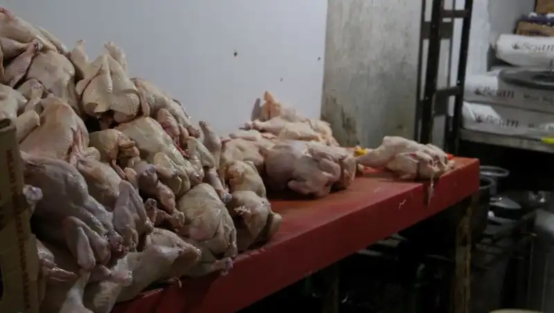 Döner İmalathanesinde Şok Eden Görüntüler! Temizlik Standartları Neden Yetersiz?