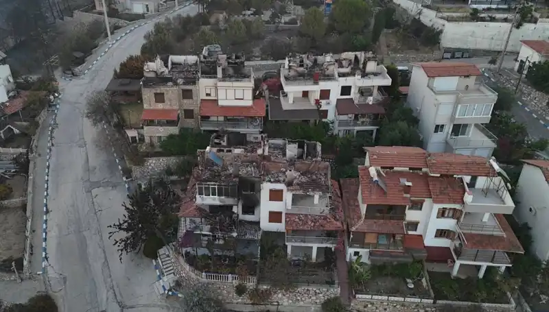 Orman Yangınları Kontrol Altına Alınamıyor: Birçok Ev Yıkım Eşiğinde