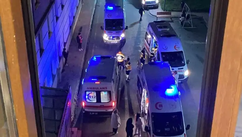 Akşam Yemeğinde Gizemli Zehirlenme: 53 Öğrenci Hastaneye Kaldırıldı