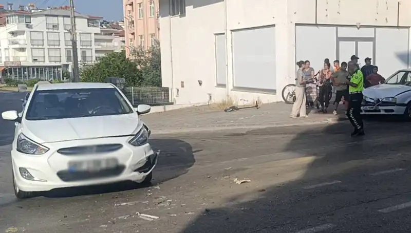 Antalya’da Feci Kaza! İki Otomobil Çarpıştı, Yaralılar Var
