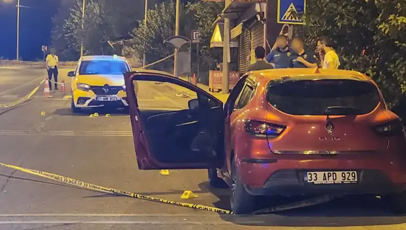 Otomobillerden İnip Çatıştılar: Kan Donduran Olayda 2 Ölü, 5 Yaralı!