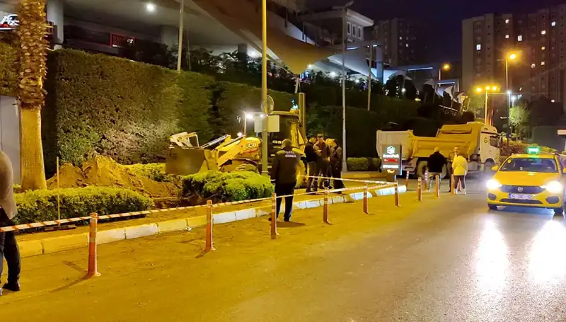 AVM Girişinde Yaşanan Doğalgaz Paniği, Alışverişi Durdurdu