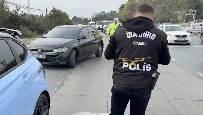 Emniyet Şeridini İhlal Eden Sürücü, Suçunu Yolda Buldu: Olayın Perde Arkası
