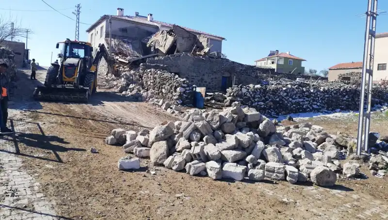 Kayseri'de Dram: Çöken Ahırda 35 Hayvan Hayatını Kaybetti