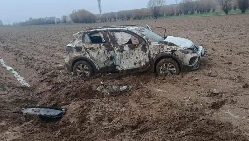 Şarampole Devrilen Otomobilde 2 Kişi Yaralandı: Kaza Anı Gün Yüzüne Çıktı