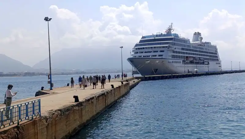 Alanya'da ABD'li Turistlerin Renkli Kruvaziyer Turu: Eşsiz Bir Deneyim