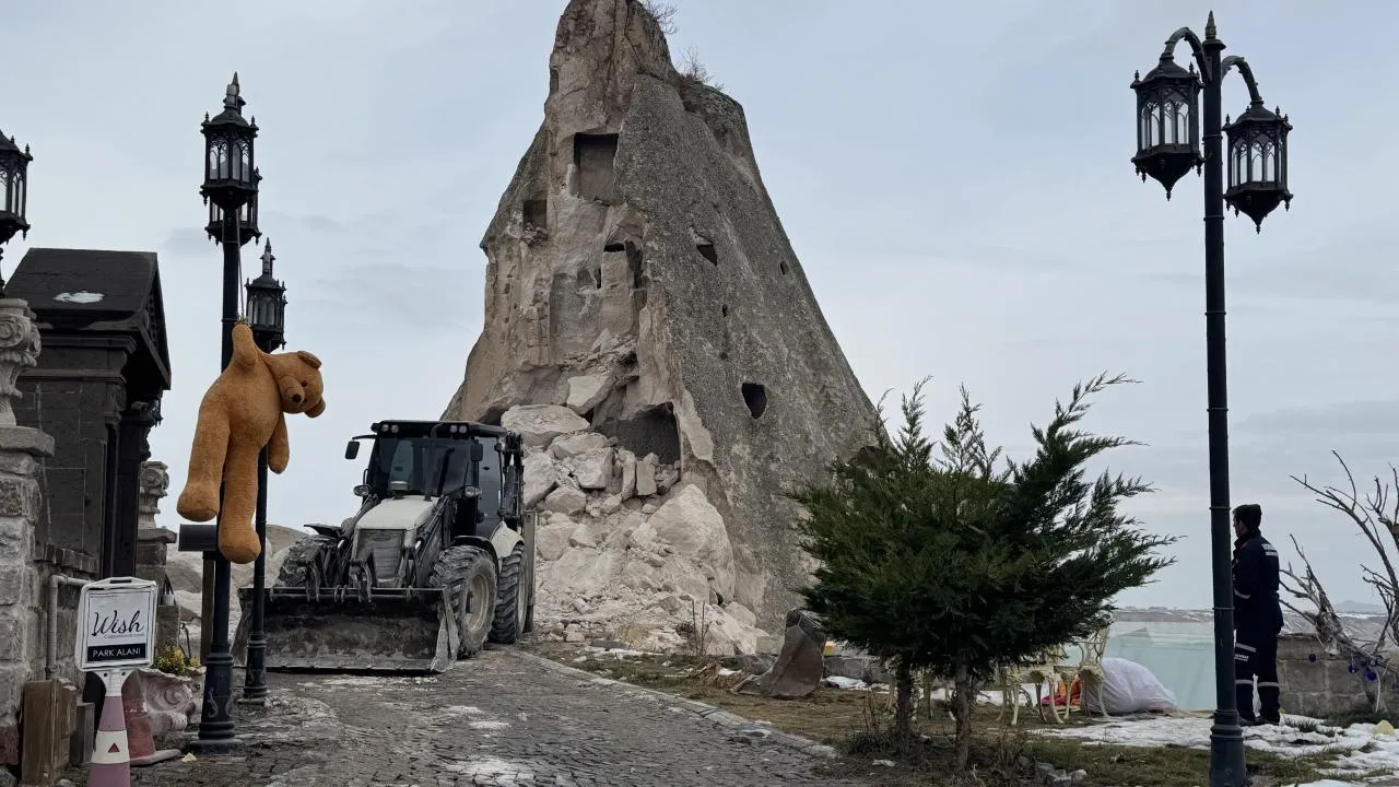 Kapadokya’da Peribacası Çöktü: O Anlar Kamerada Kaydedildi