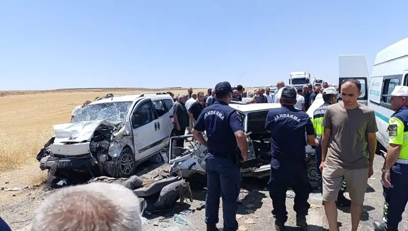 Trafik Faciası: Otomobil ve Hafif Ticari Araç Çarpışmasında 4 Kişi Hayatını Kaybetti