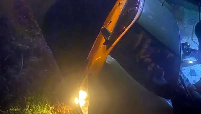 Adana’da Dehşet Anları: Otomobil Şarampole Devrildi, İki Yaralı