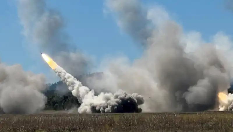 Avustralya'nın En Büyük Askeri Tatbikatında HIMARS Atışı Gerçekleştirildi: Yeni Dönem Başlıyor!