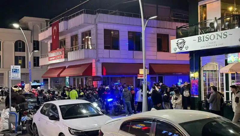 Kafe Önünde Gelen Silahlı Saldırı: Bıçaklı Kavgaya Dönüştü