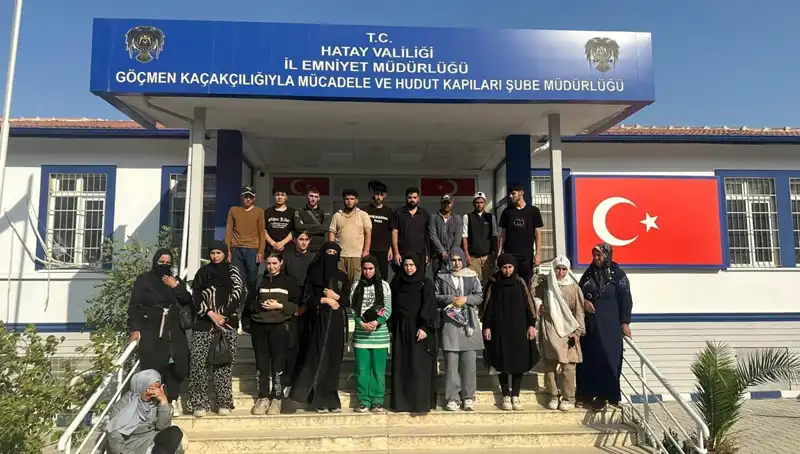 Minibüste Yakalanan 24 Göçmen, İnsan Kaçakçılığına Dikkat Çekiyor