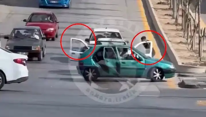 Trafikte Bıçak ve Kılıçlarla Saldırı: Şok Edici Gözaltı Operasyonu!