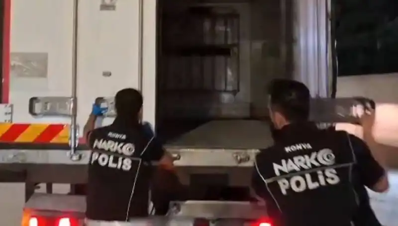 Konya'da Uyuşturucu Operasyonu: Dört Şüpheli Gözaltına Alındı!