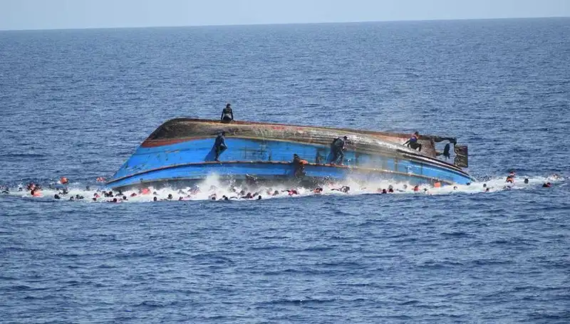 Filipinler'de Gemi Alabora Oldu: 4 Can Aldı, 7 Kişi Hala Kayıp