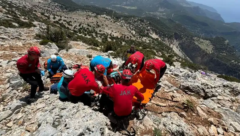 Fethiye'de Paraşüt Faciası: Kayalıklara Düşen İki Can Yok Olmuştu