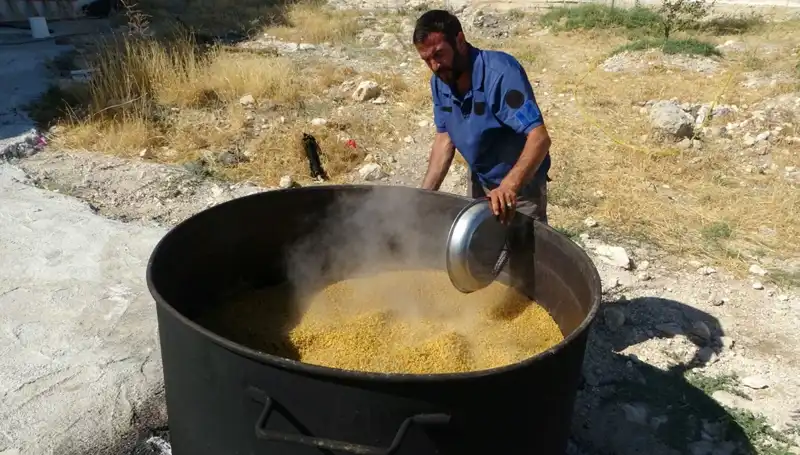Ağustos Ayında Başlayan Geleneğin Heyecanı: Kazanlar Kaynamaya Başladı