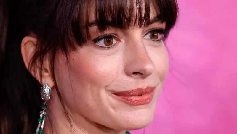 Hollywood'un Şok Eden Estetik Trendleri: Ölü Deri Enjeksiyonu Nedir?