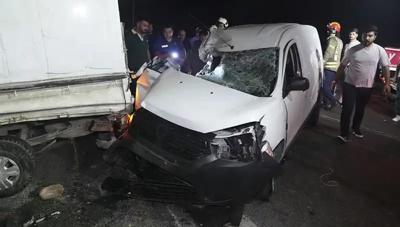 İstanbul'da Trafik Kazası: Üç Kişi Yaralandı, Olay Anı Destanı!
