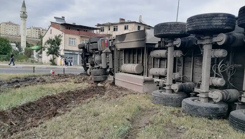 Erzurum’da Freni Boşalan TIR Korkunç Kazaya Sebep Oldu: Detaylar Ortaya Çıktı