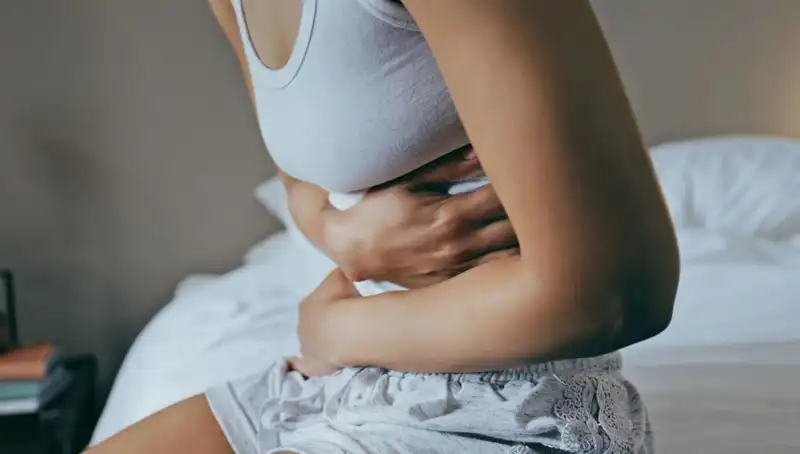 22 Yaşında Bağırsak Kanseri: Aylarca Görmezden Gelinen Belirtiler