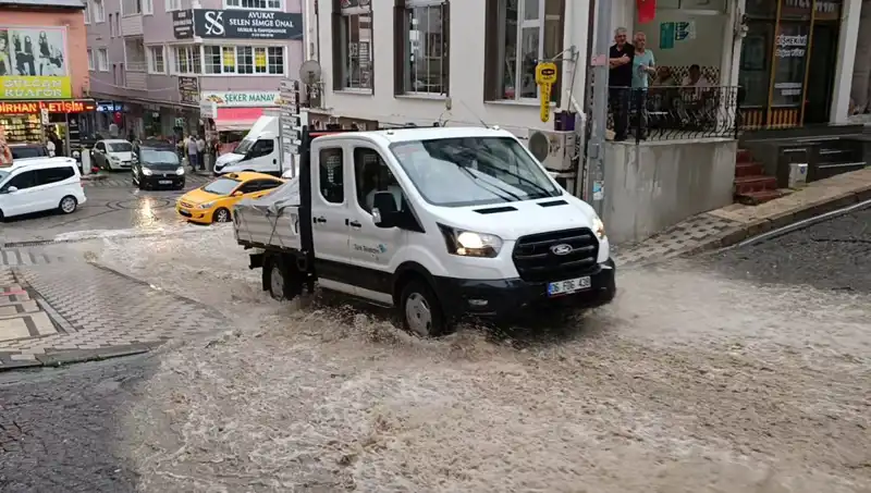 Aniden Yağmur Bastırdı: 10 Dakikada Su Baskınları Ortaya Çıktı!
