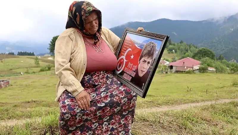 Eren Bülbül'ün Annesine Bayram Ziyareti, DEM Parti'den Anlamlı Destek