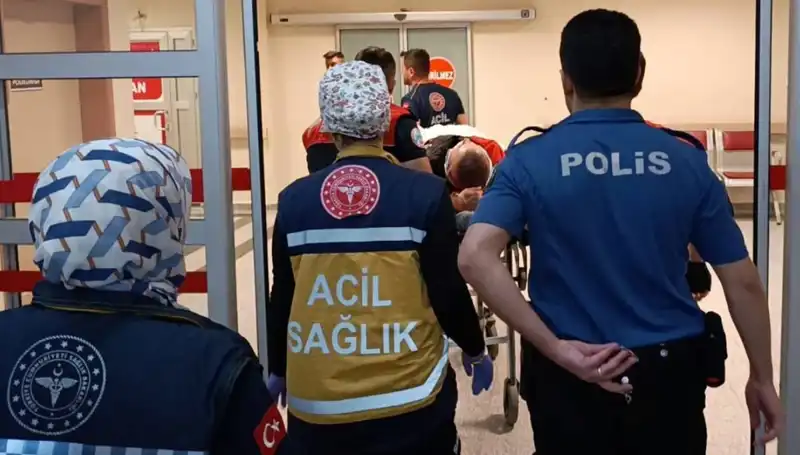 Gece Yarısı Kaza: İki Araç Çarpıştı, İki Yaralı!