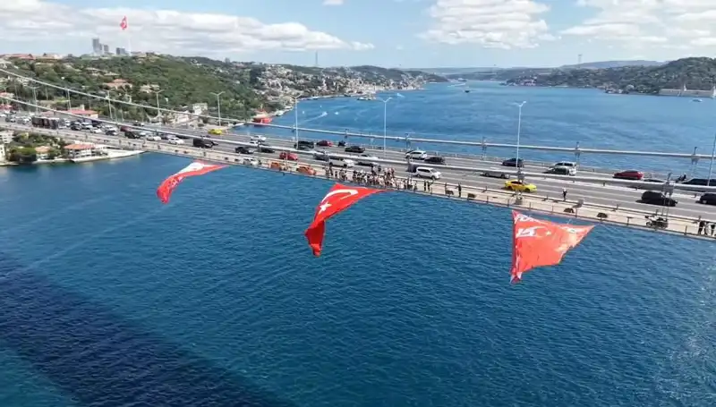 Dev Türk Bayrağı ile Köprüde Duygu Dolu Anlar Yaşandı