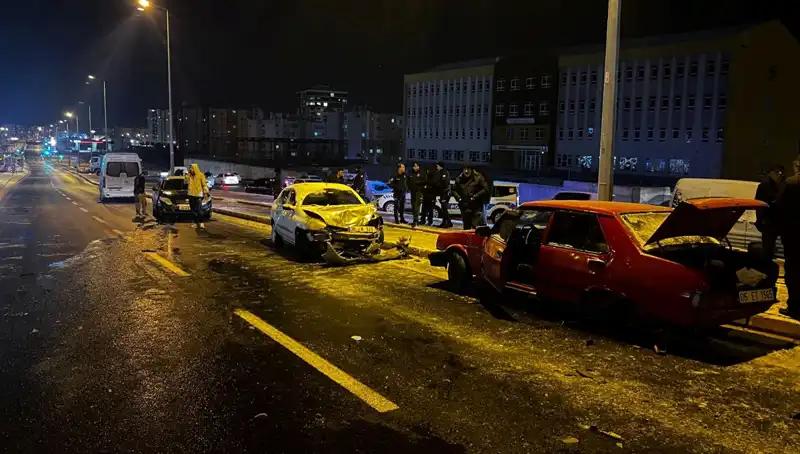 Kayseri'de Feci Kaza: 11 Araç Birbirine Girdi, Sokaklar Felç Oldu