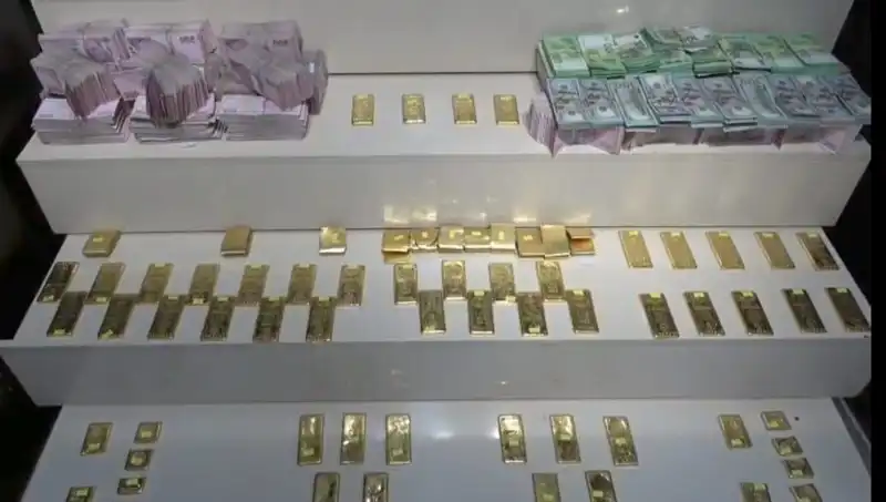 Van Havalimanı'nda Kaçak Altın ve Para Operasyonu: Detaylar Şok Edici!