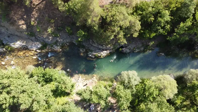 Adana'da Aşırı Nemle Baş Eden Yaylacılar Doğal Kaynak Sularında Ferahlıyor