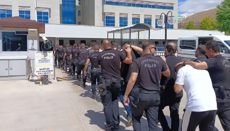 Ankara'da Tehditlerle Haraç Kesen Çeteye Dev Operasyon: Avukatlar Arasında!
