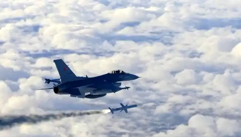 F-16 EDPOD: Yeni Teknolojisiyle Hava Gücünde Devrim Niteliğinde Başarı!