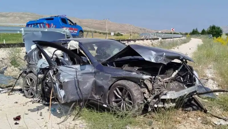 Sivas’ta İki Feci Trafik Kazası: 9 Yaralı Hastaneye Kaldırıldı