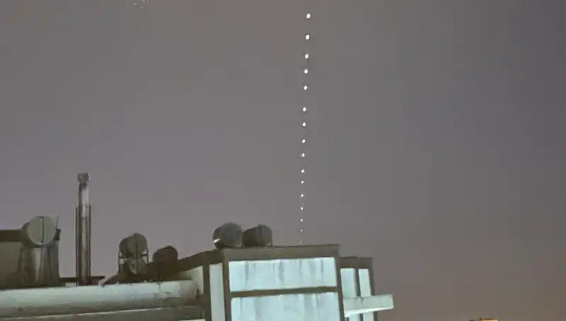 Adana'nın Gökyüzünde Starlink Işıkları: Geceyi Aydınlatan Teknoloji