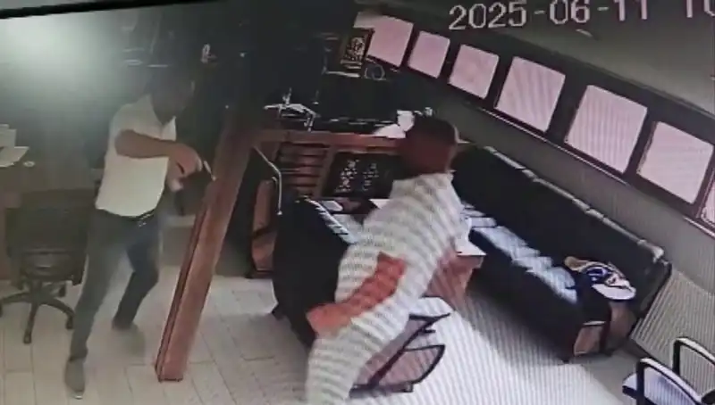 Alacak Verecek Meselesi Yüzünden Kanlı Çatışma: Kalfa İş İnsanını Öldürdü!
