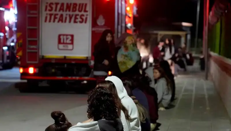 2500 Kişilik Kız Öğrenci Yurdunda Yangın: Panik ve Kurtarma Çabaları
