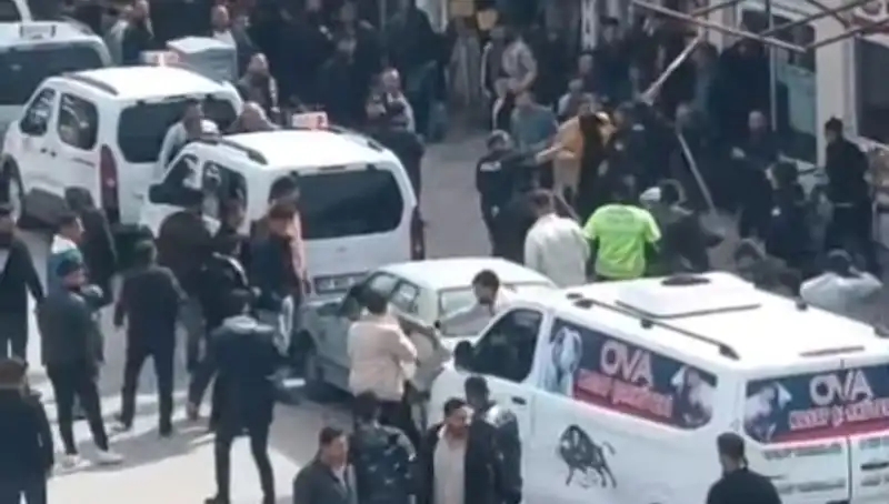 Erciş'te Taşlı Sopalı Kavga: Gözaltına Alınanların Sayısı Artış Gösterdi