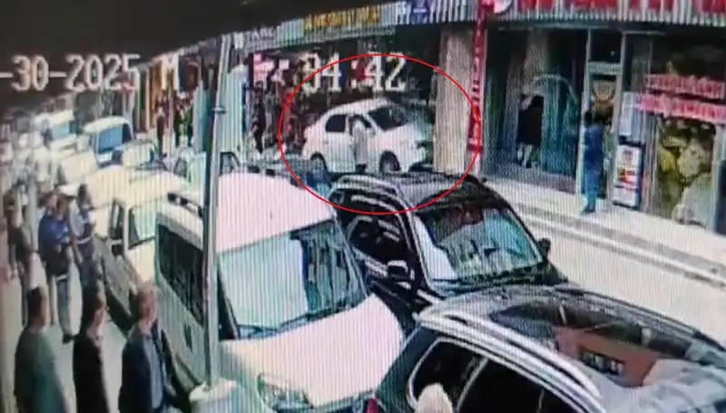 Alkollü Sürücü Mağazaya Girdi: Şans Eserine İki Çocuk Kurtuldu