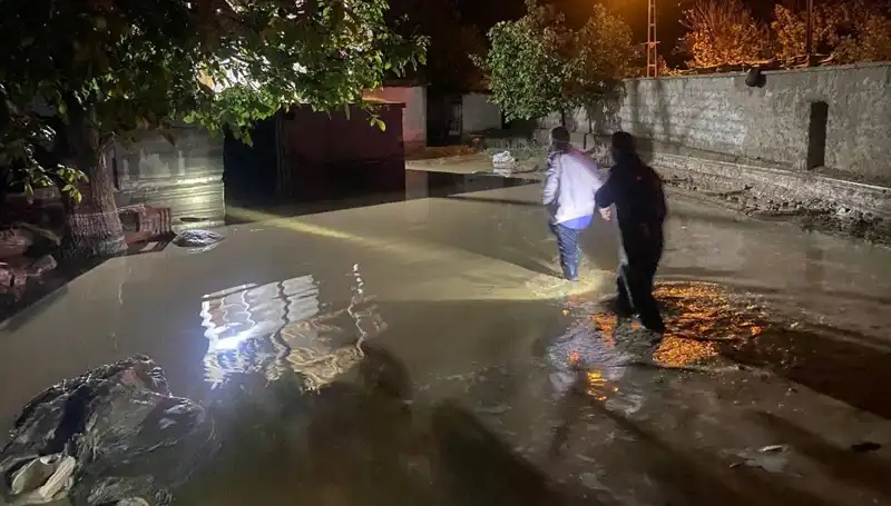 20 Dakikada Yağmur Sel Oldu: Dört Evin Kaderi Değişti